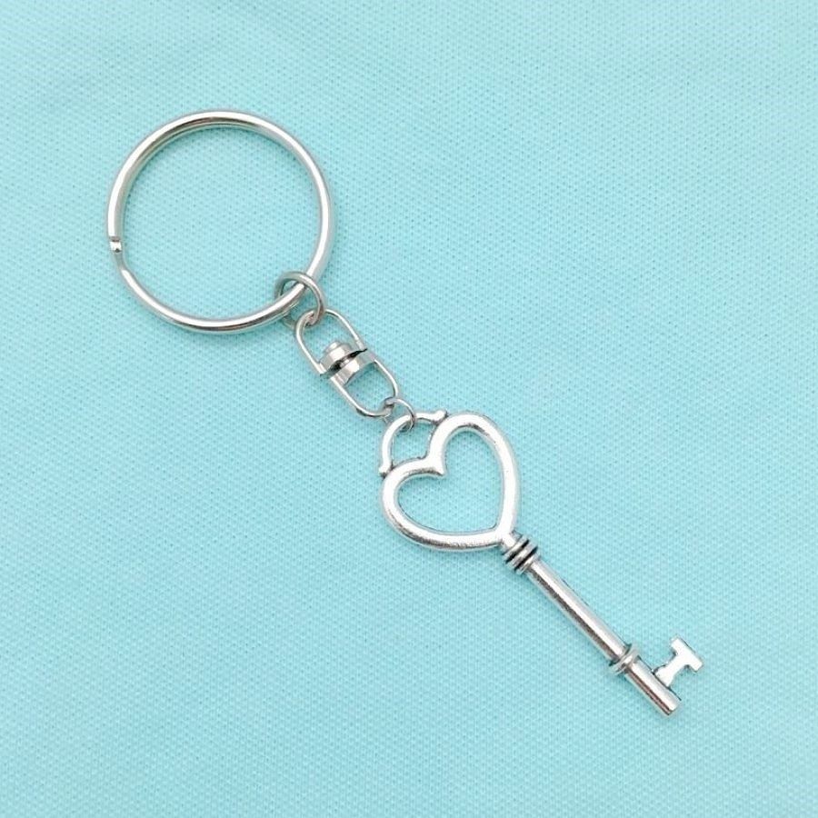 Beautiful Large Skeleton Heart key Charm NON-TANGLE Key Ring.